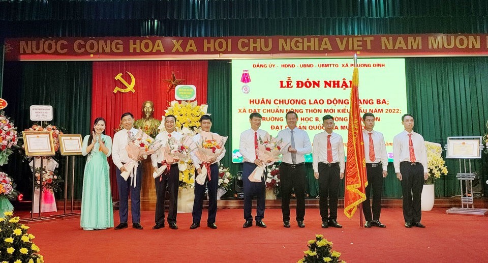 dau-an-vung-que-nong-thon-moi-kieu-mau-cua-huyen-dan-phuong