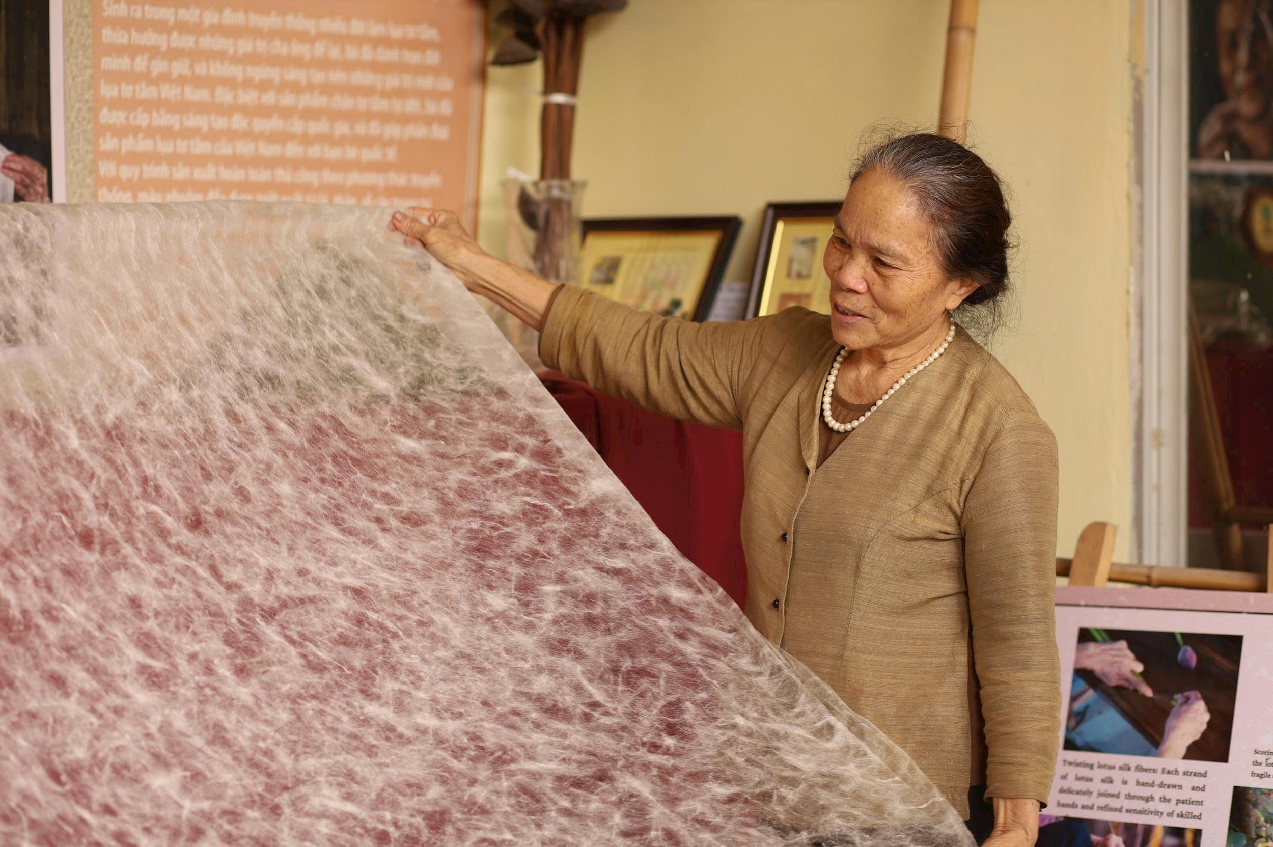 khi-con-tam-tro-thanh-cong-nhan-det-lua-o-my-duc