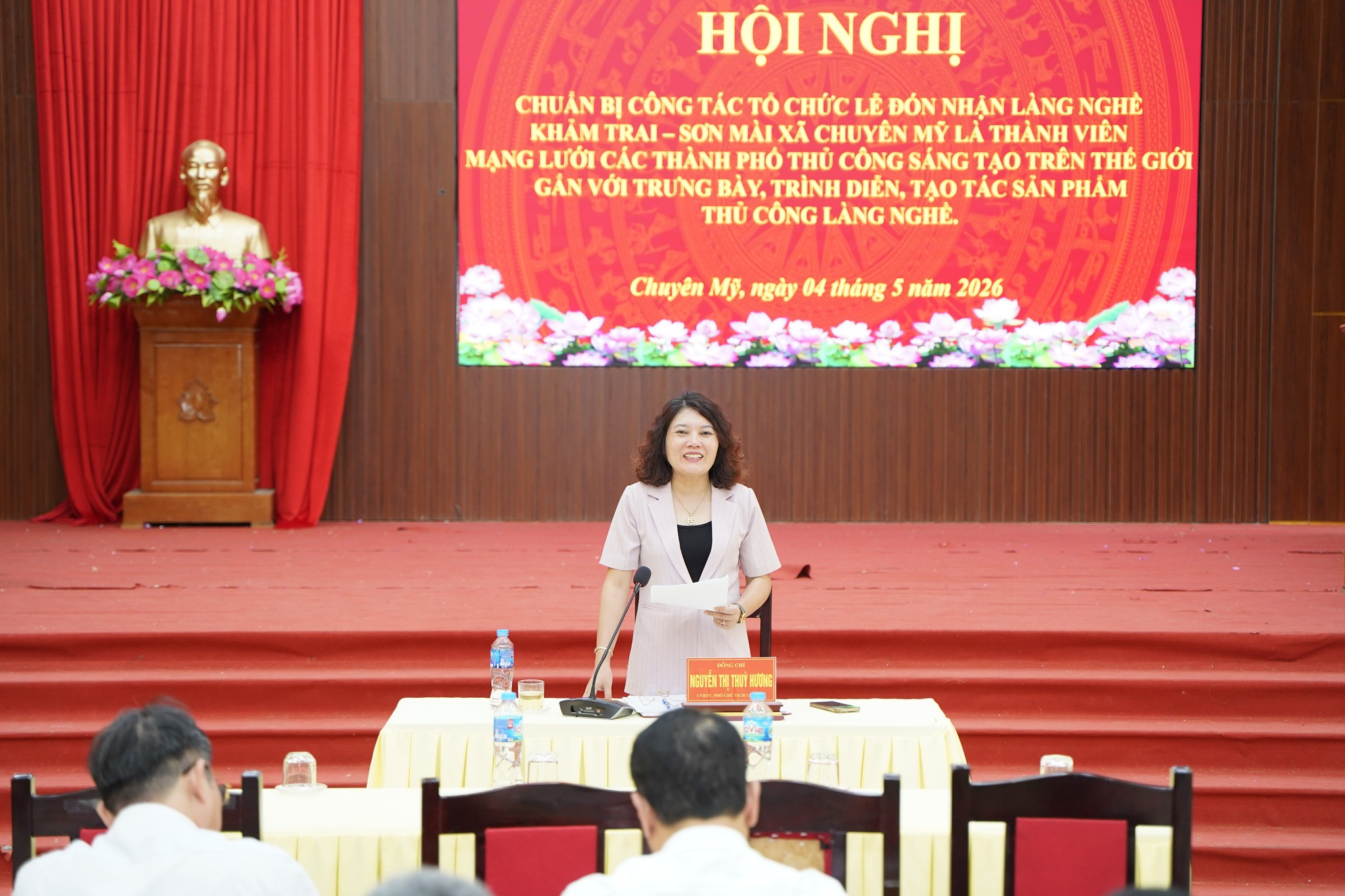 xa-chuyen-my-san-sang-cho-cot-moc-lon-cua-lang-nghe-kham-trai-son-mai