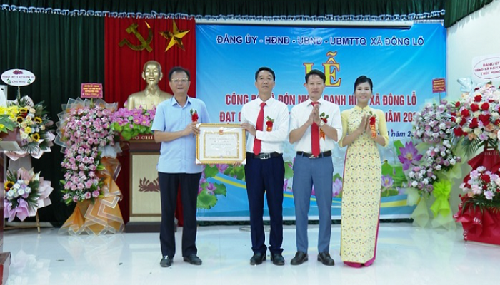 xa-dong-lo-huyen-ung-hoa-don-nhan-danh-hieu-xa-dat-chuan-nong-thon-moi-nang-cao