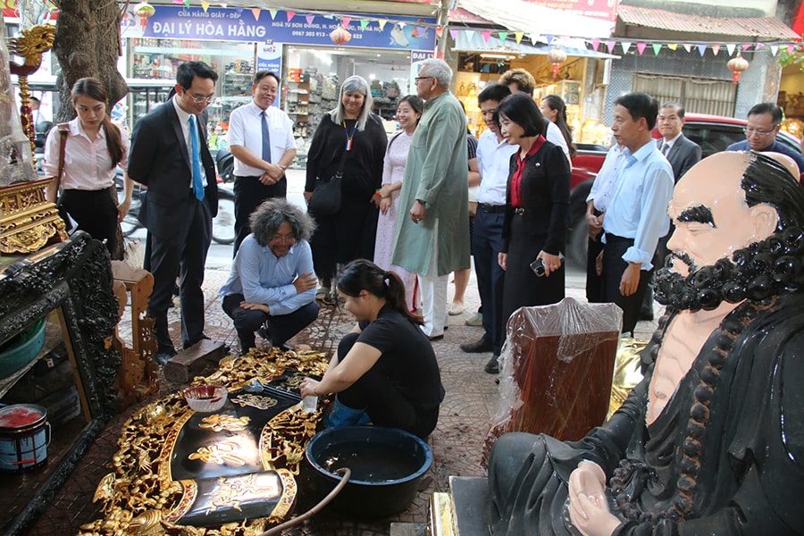 lang-nghe-ha-noi-chinh-phuc-khach-quoc-te