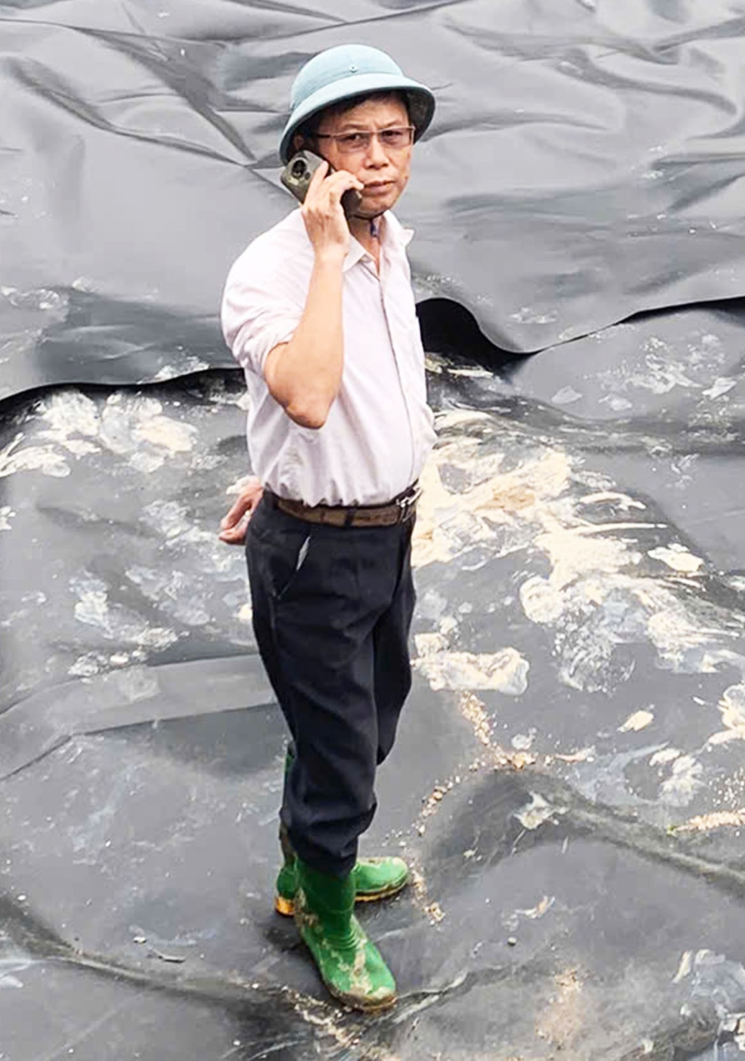 nguoi-vac-tu-va-hang-tong-o-lang-hung-giao