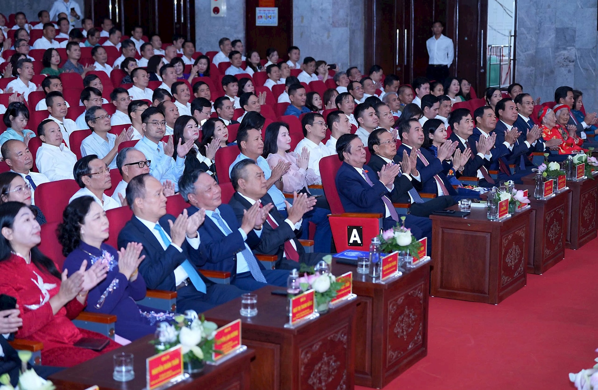 ha-noi-cong-bo-hoan-thanh-nhiem-vu-xay-dung-nong-thon-moi-va-don-nhan-huan-chuong-lao-dong-hang-nhat