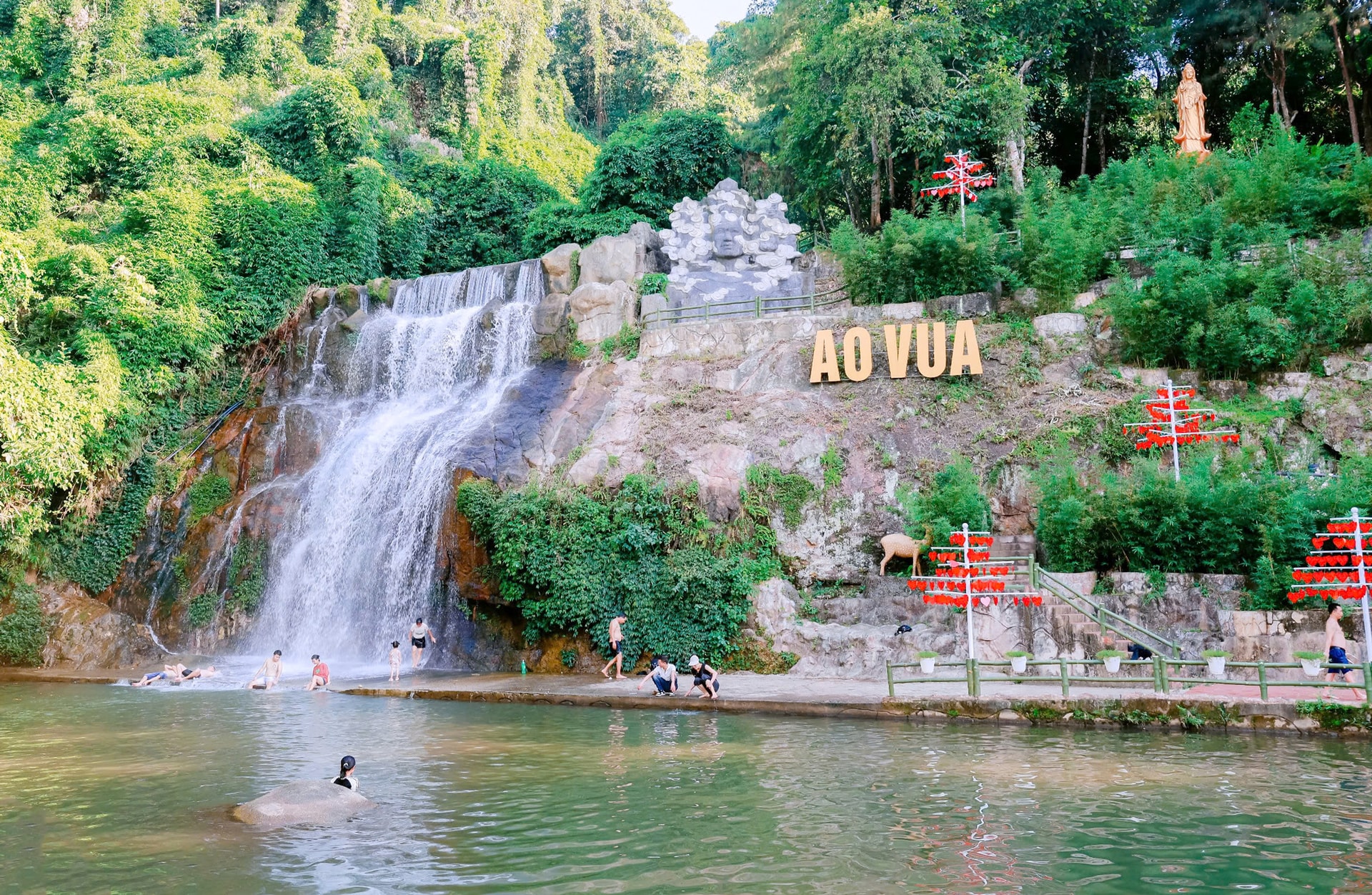 vuon-mình-vói-giác-mo-xanh